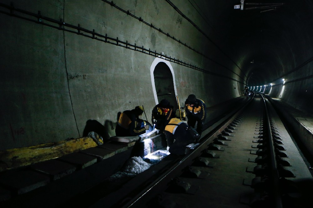 闽清铁路运营隧道病害现状